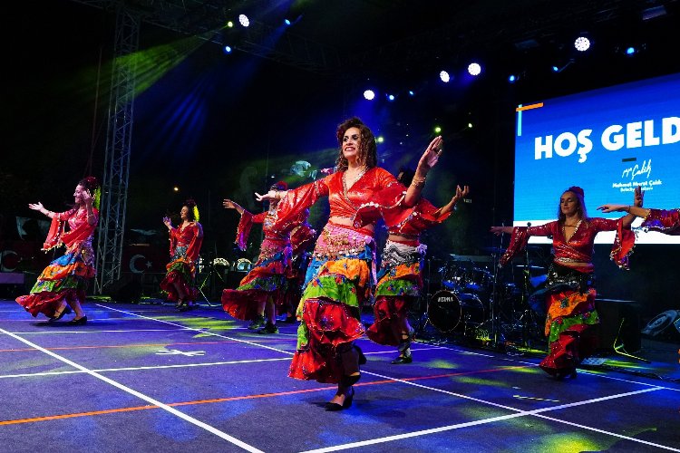 İstanbul Beylikdüzü'nde halk dansları rüzgarı esti -