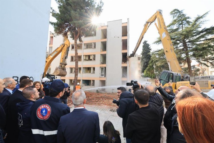 İstanbul'da yıkımlar devam ediyor -