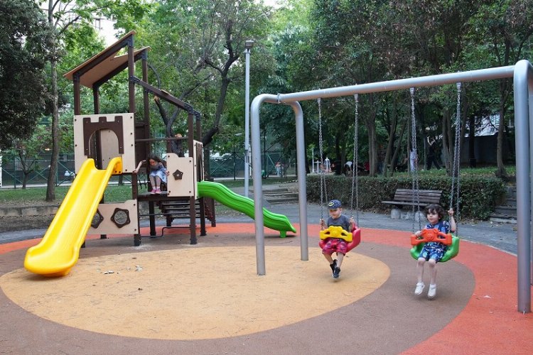 İstanbul Kadıköy'de yakılan park yeniden hayat buldu -