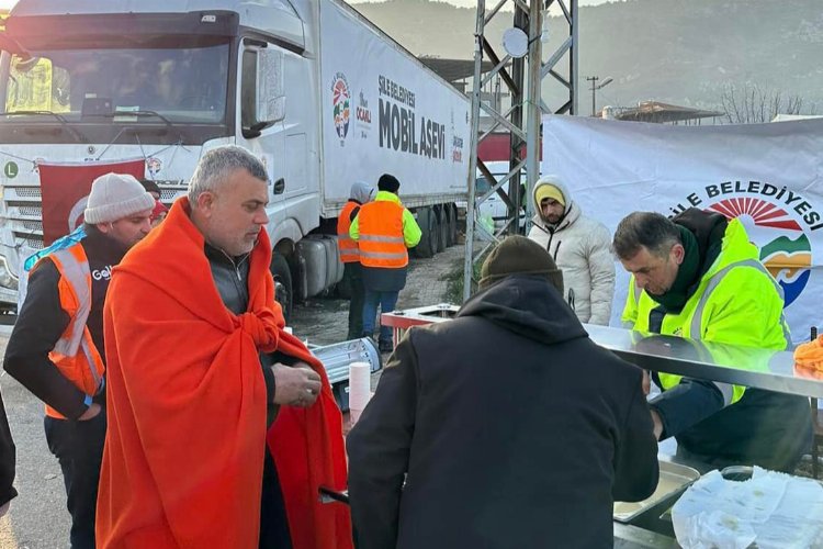 İstanbul Şile'nin mobil aşevi Antakya'da sıcak yemek ikramında -