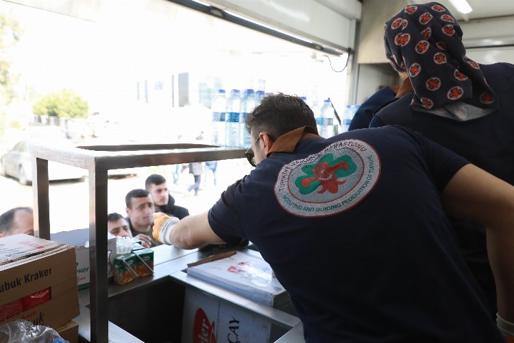 İzciler, afetzedelerin sessiz kahramanı oldu -