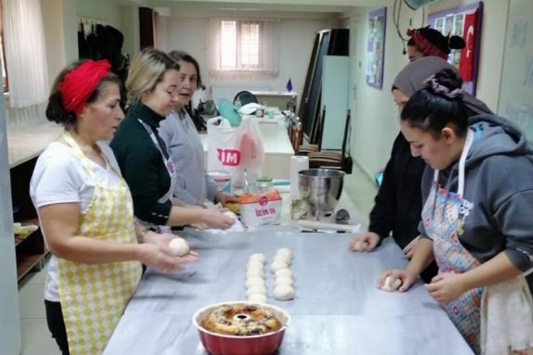 İZMEK'te aşçılık ve pastacılık kursuna yoğun ilgi -