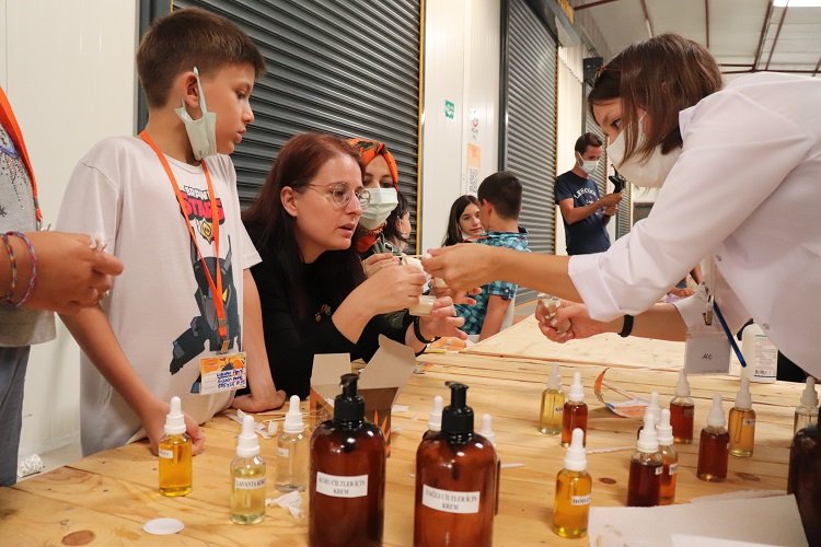 İzmir'de 'Masal Fabrikada Şenliği' düzenlenecek -