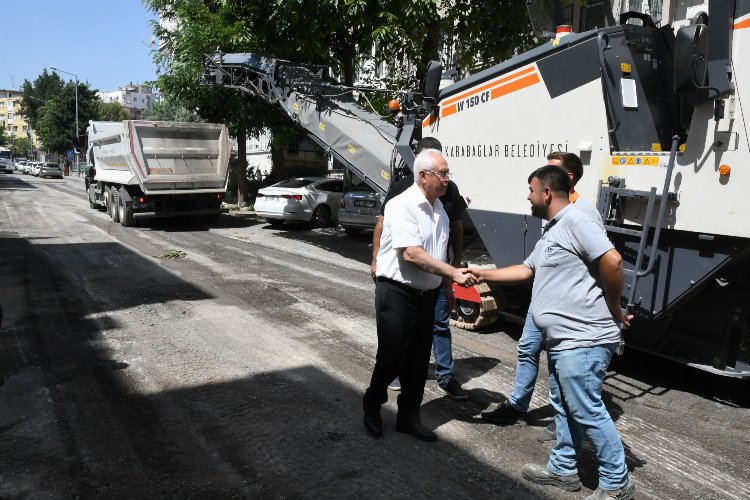 İzmir'de rekor sıcaklıkta yoğun mesai -