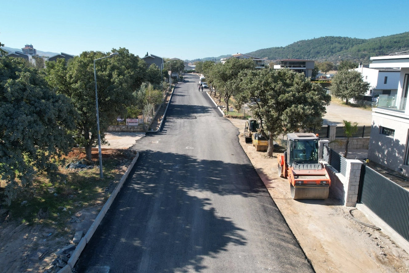 İzmir Güzelbahçe'de asfalt hamlesi -