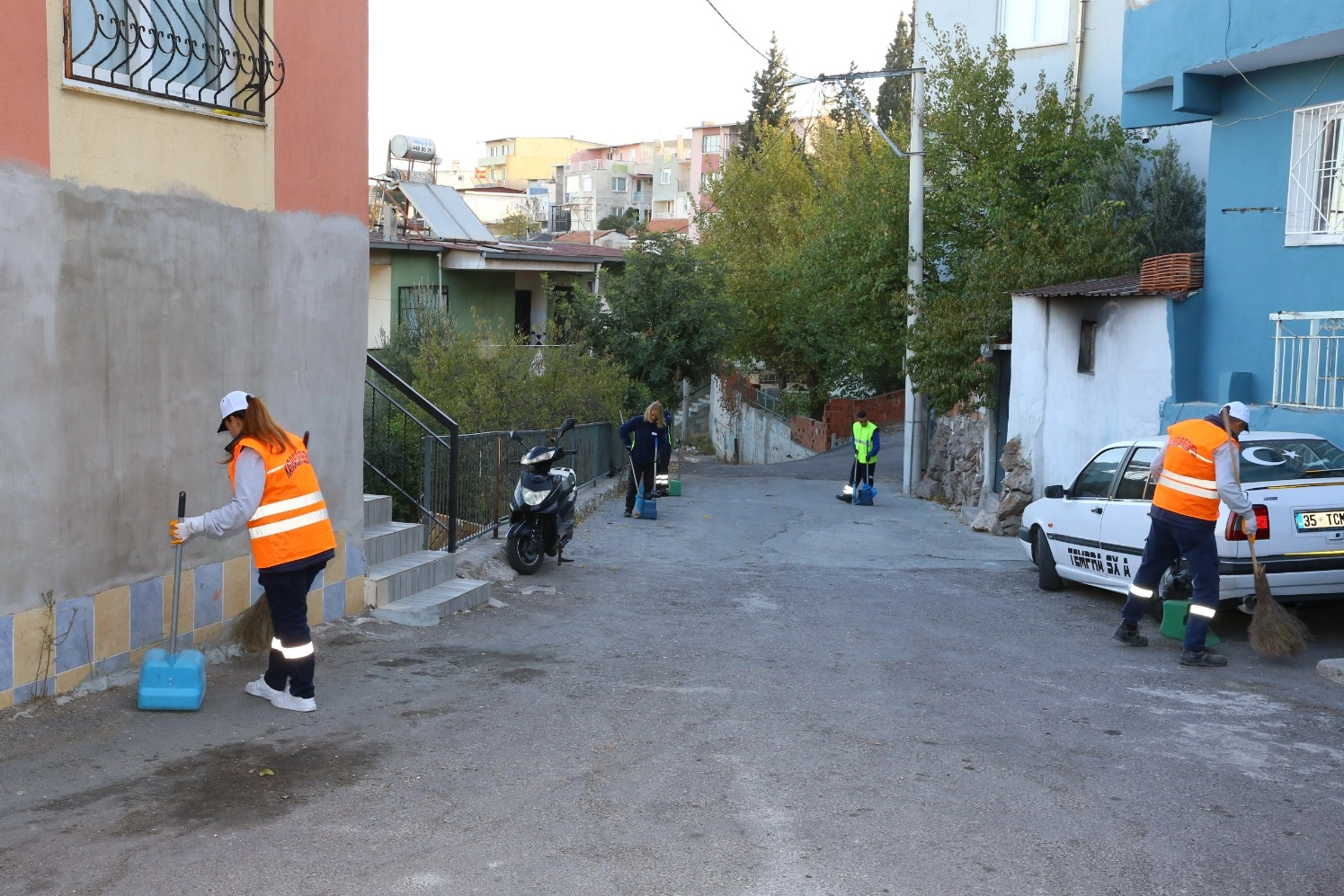 İzmir Karabağlar’da temizlik seferberliği -