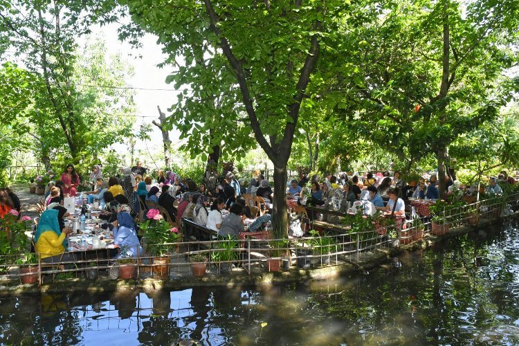 İzmir Karabağlar'da yılın yorgunluğunu attılar -