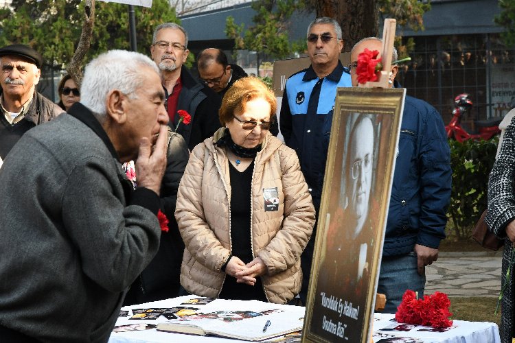 İzmir Karabağlar Mumcu'yu unutmadı -