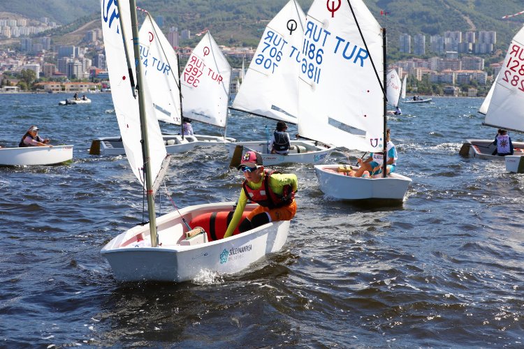 İzmir kurtuluşuna Narlıdere'den yelken açtılar -