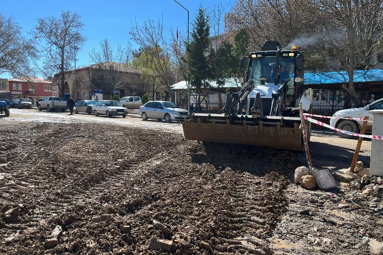 İzmit, Adıyaman'da selin izlerini siliyor -