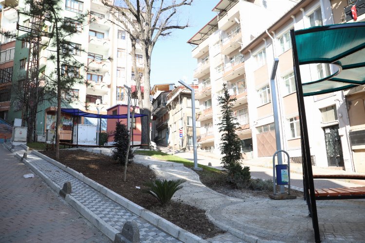 İzmit Belediyesi kenti estetik hale getirmeye devam ediyor -