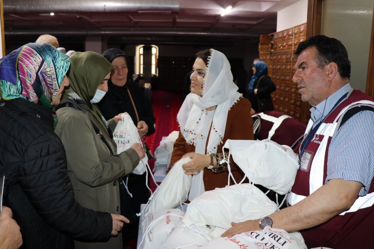 İzmit Belediyesi'nden hacı adaylarına hediyeli uğurlama -