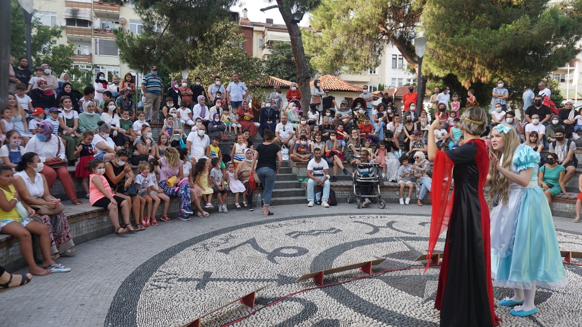 İzmit Cumhuriyet Parkı’nda çocukların neşesi yankılandı