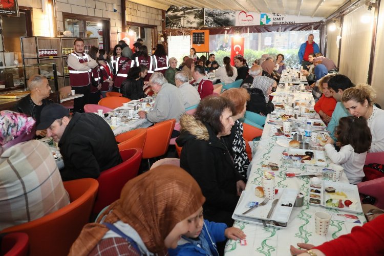 İzmit'te engelli dernekleri kahvaltıda buluştu -