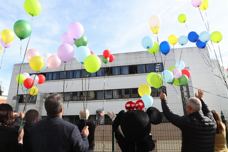 İzmit'te 'Lösemi Haftası'nda rengarenk balonlar uçuruldu -