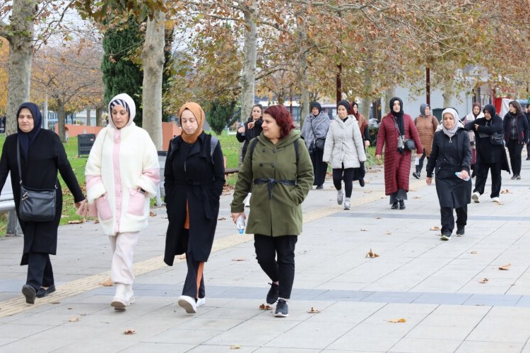 İzmit'te 'sağlıklı yaşam yürüyüşleri' sürüyor -