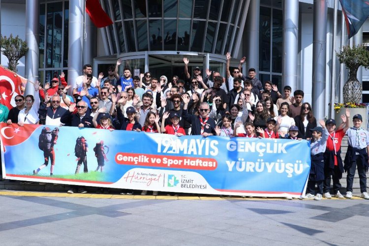 İzmitli gençler, 19 Mayıs Gençlik Yürüyüşünde buluştu -