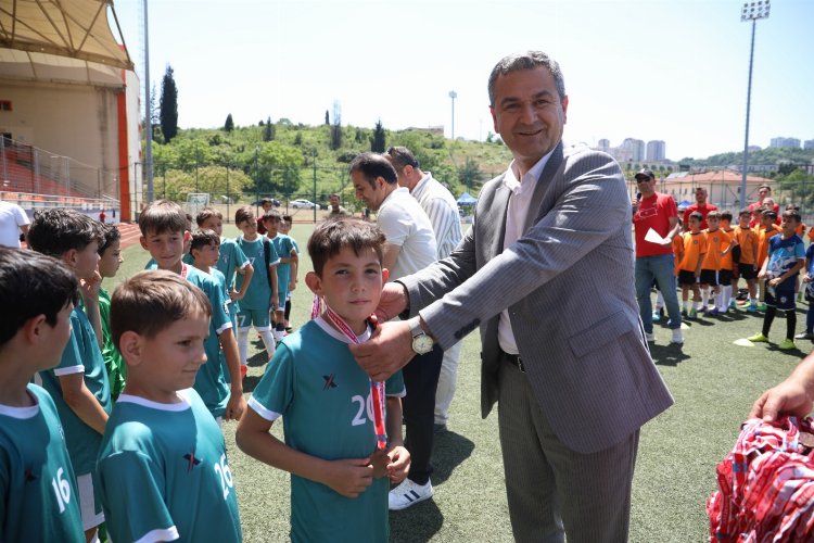 İzmitli gençler kurtuluş coşkusunu futbol şenliğinde doyasıya yaşıyor  -