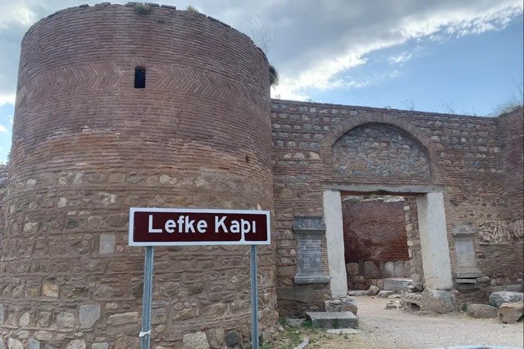 İznik Lefke Kapı tarihi dokusunu koruyor -