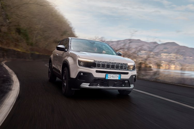 Jeep® “Avenger e-Hybrid” ile Türkiye’deki ürün gamını genişletiyor -