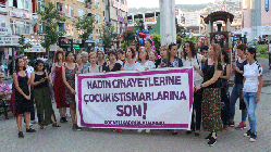 KADINLAR ÇOCUK İSTİSMARINI PROTESTO ETTİ