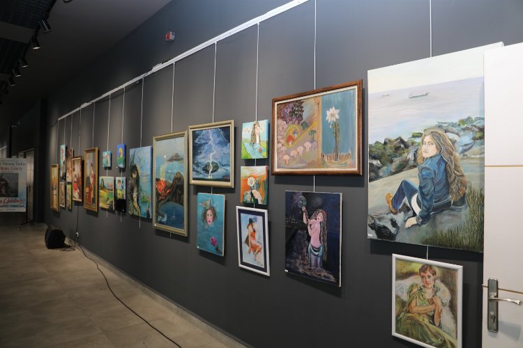 “Kadının Gücü” resim sergisi Nikomedia Sanat Galerisi’nde sanatseverlerle buluştu -