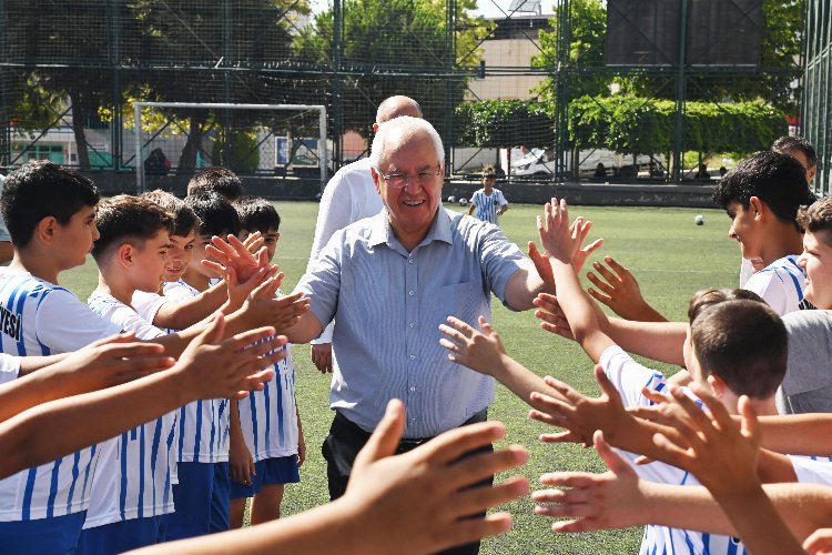 Karabağlar’da yaz spor okulları doludizgin -