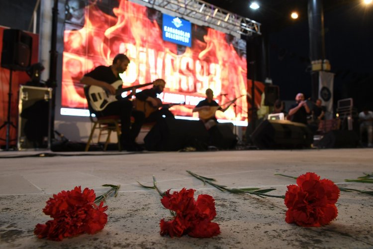 Karabağlar, Madımak'ta yitirilen canları andı -