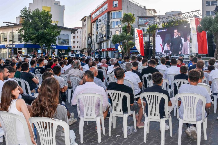 Karacabeyliler milli maç heyecanını dev ekranda yaşadı -