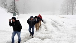 KARTEPE'DE KAR KALINLIĞI 30 SANTİM