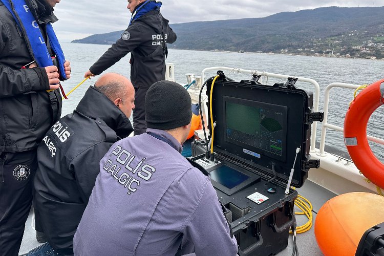 Kayıp mürettebat için su altı görüntüleme robotuyla dalış çalışmalarına devam -