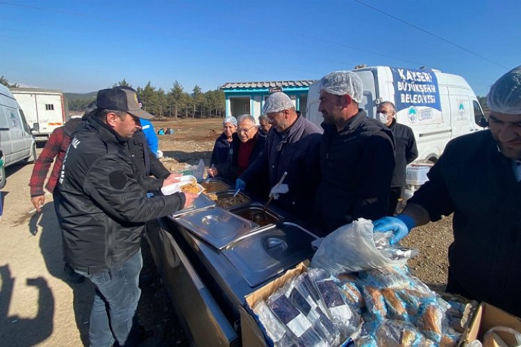 Kayseri Büyükşehir'den deprem bölgesine 'sıcak' destek -