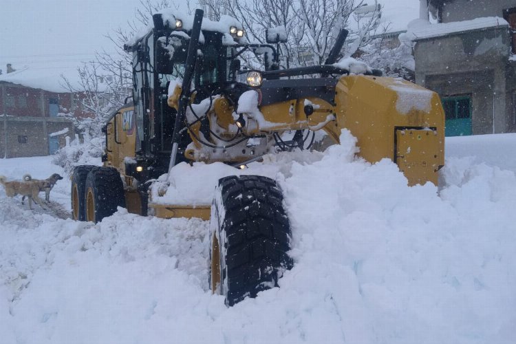 Kayseri Büyükşehir, kapalı mahalle yolu bırakmadı 