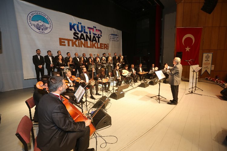 Kayseri Büyükşehir Türk Sanat Müziği Konseri ile vatandaşa müzik ziyafeti sundu -