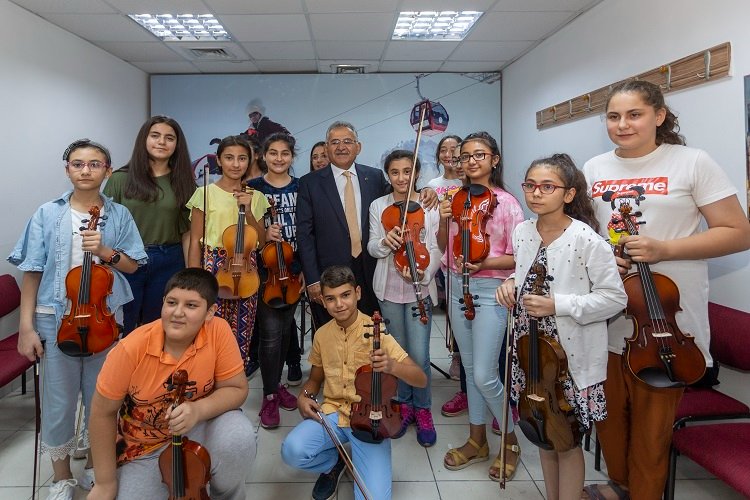 Kayseri'de 50 bin kişiye sanat kursu -