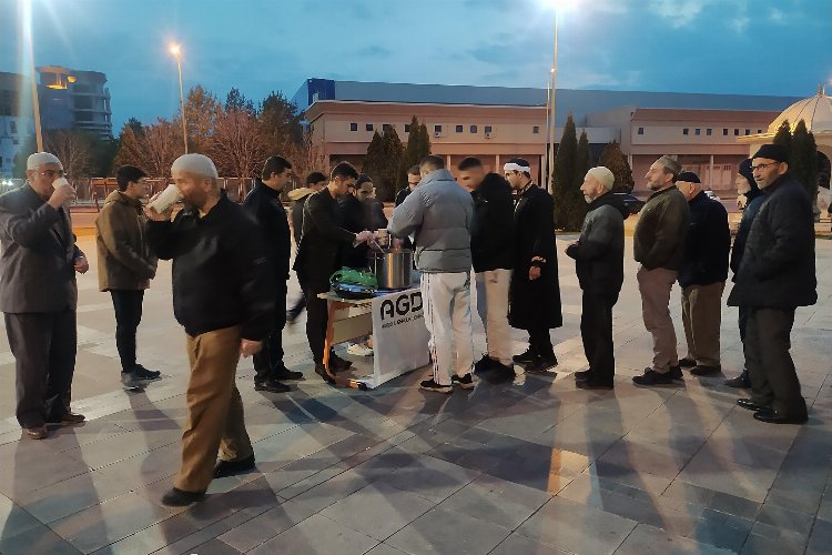 Kayseri'de cami çıkışı sıcak karşılama -