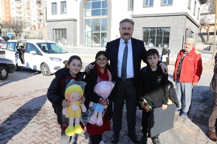 Kayseri Melikgazi'de gençler mutlu oluyor -