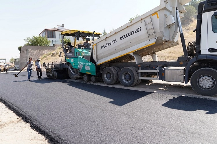 Kayseri Melikgazi'nin asfalt çalışması sürüyor -