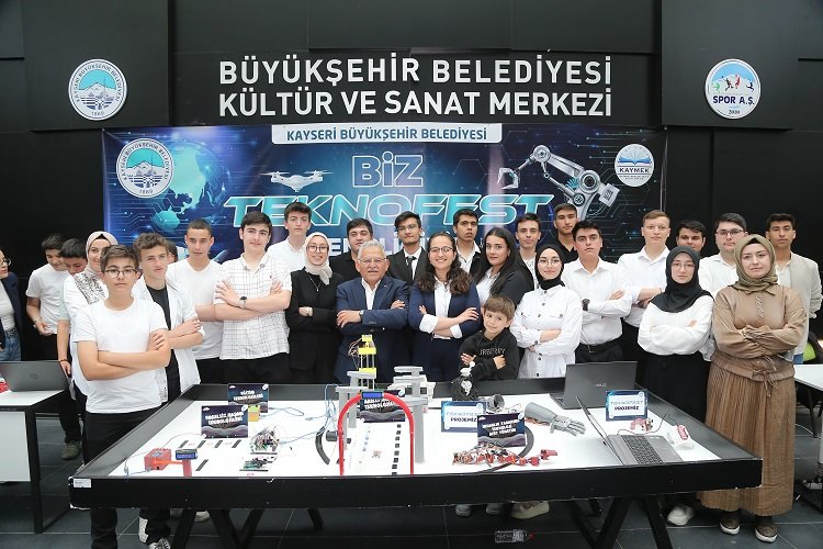 Kayseri’nin 6’ncı üniversitesi KAYMEK’ten coşkulu yıl sonu programı -