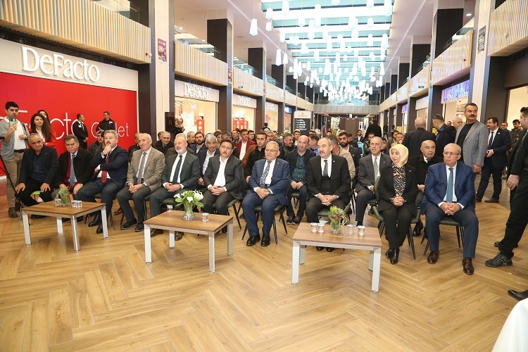 Kayseri protokolü indirim festivaline katıldı -