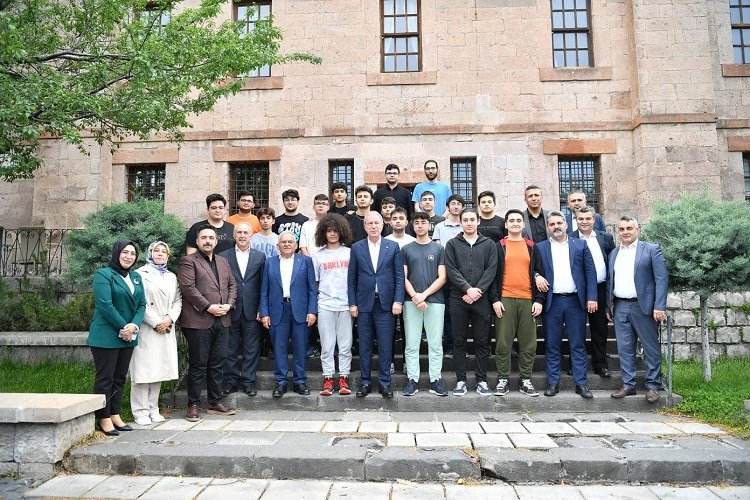 Kayseri protokolü Talas'ta gençlerle buluştu -