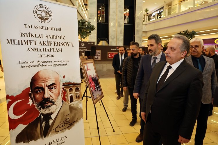 Kayseri Talas Mehmet Akif'i sergiyle andı -