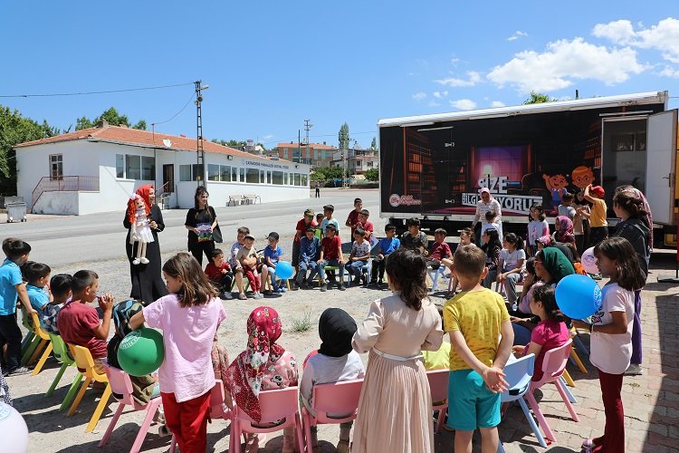 Kayseri Talas'ta Gezici Kütüphane Şenliği -