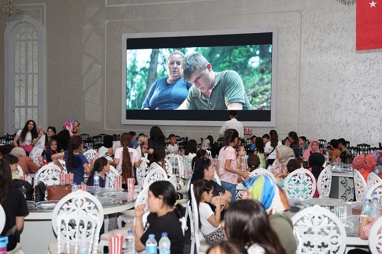 Kayseri Talas'ta Kadınlar Matinesi'nde Eren'e yoğun ilgi -