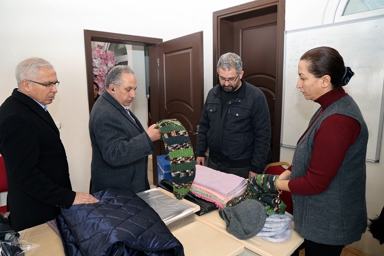 Kayseri Talas'tan depremzedelere uyku tulumu -