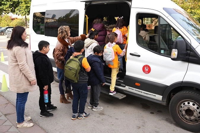 Keçiören'de yerel belediyeden öğrencilere servis desteği -