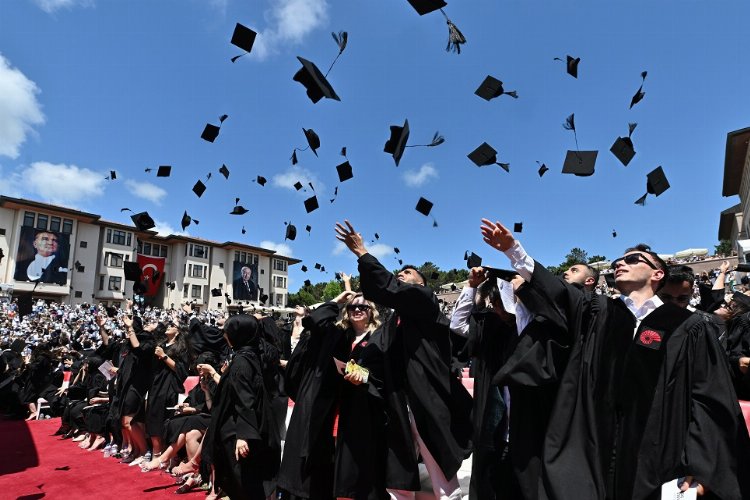 Koç Üniversitesi 30. dönem mezunlarını verdi -