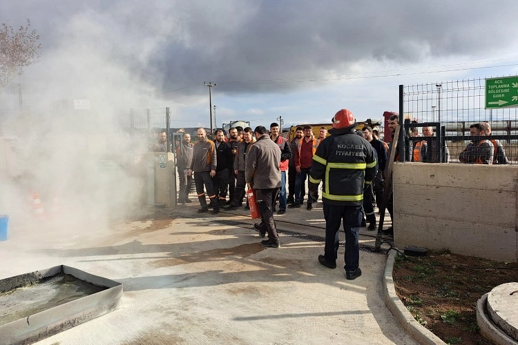 Kocaeli Büyükşehir İtfaiyesi'nde eğitimler tam gaz -