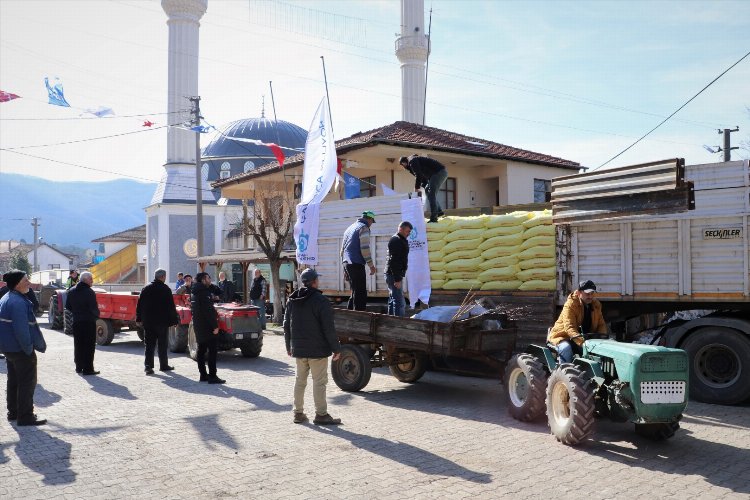 Kocaeli Büyükşehir'in gübre desteği çiftçilerin yüzünü güldürüyor -