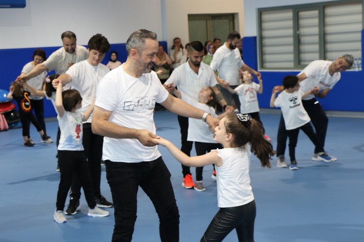 Kocaeli'de Babalar Gününe özel zumba -